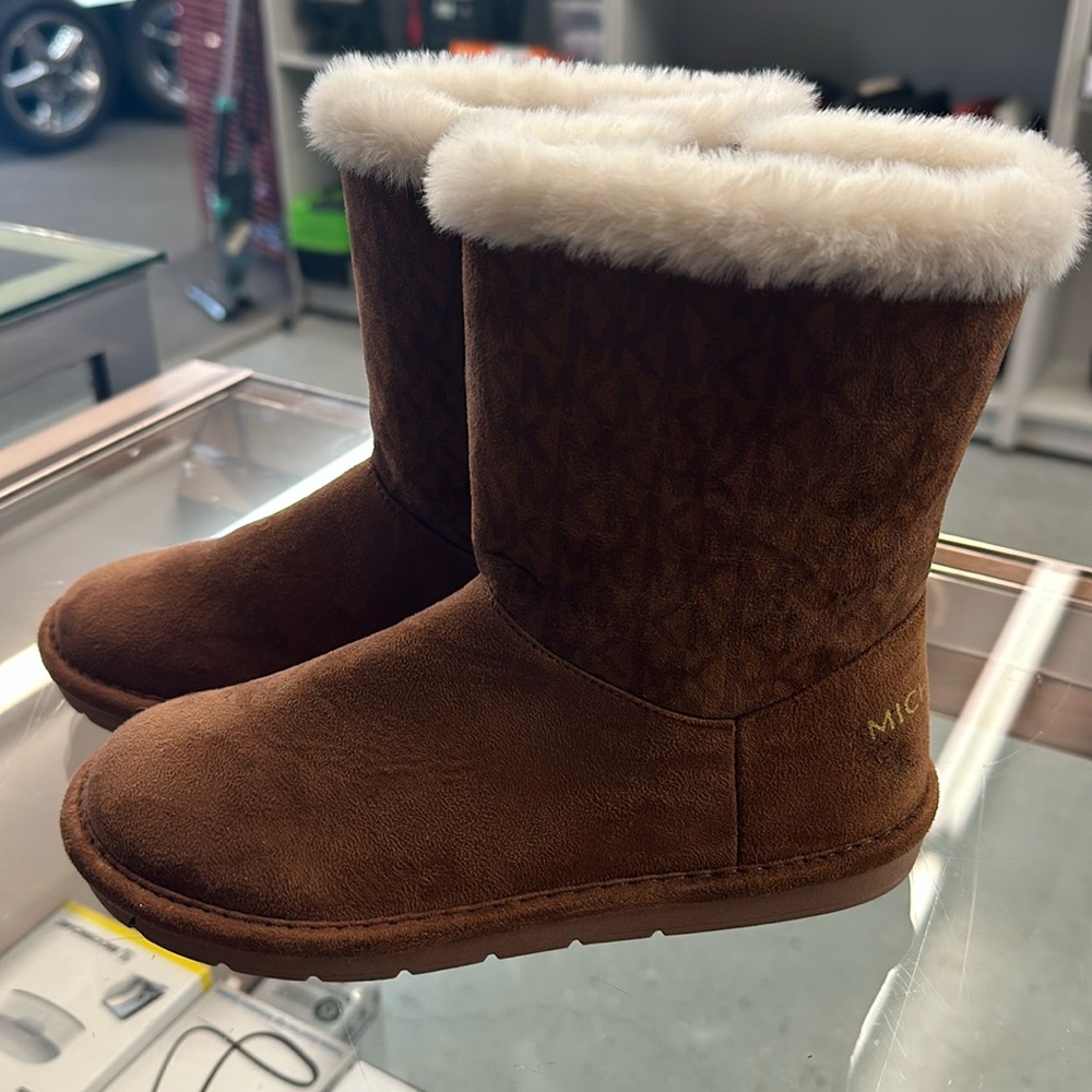 Micheal Kors Boots
